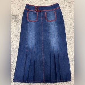VEZUCCI Denim Jean Maxi Pleated Skirt Red Thread/Piping size 8